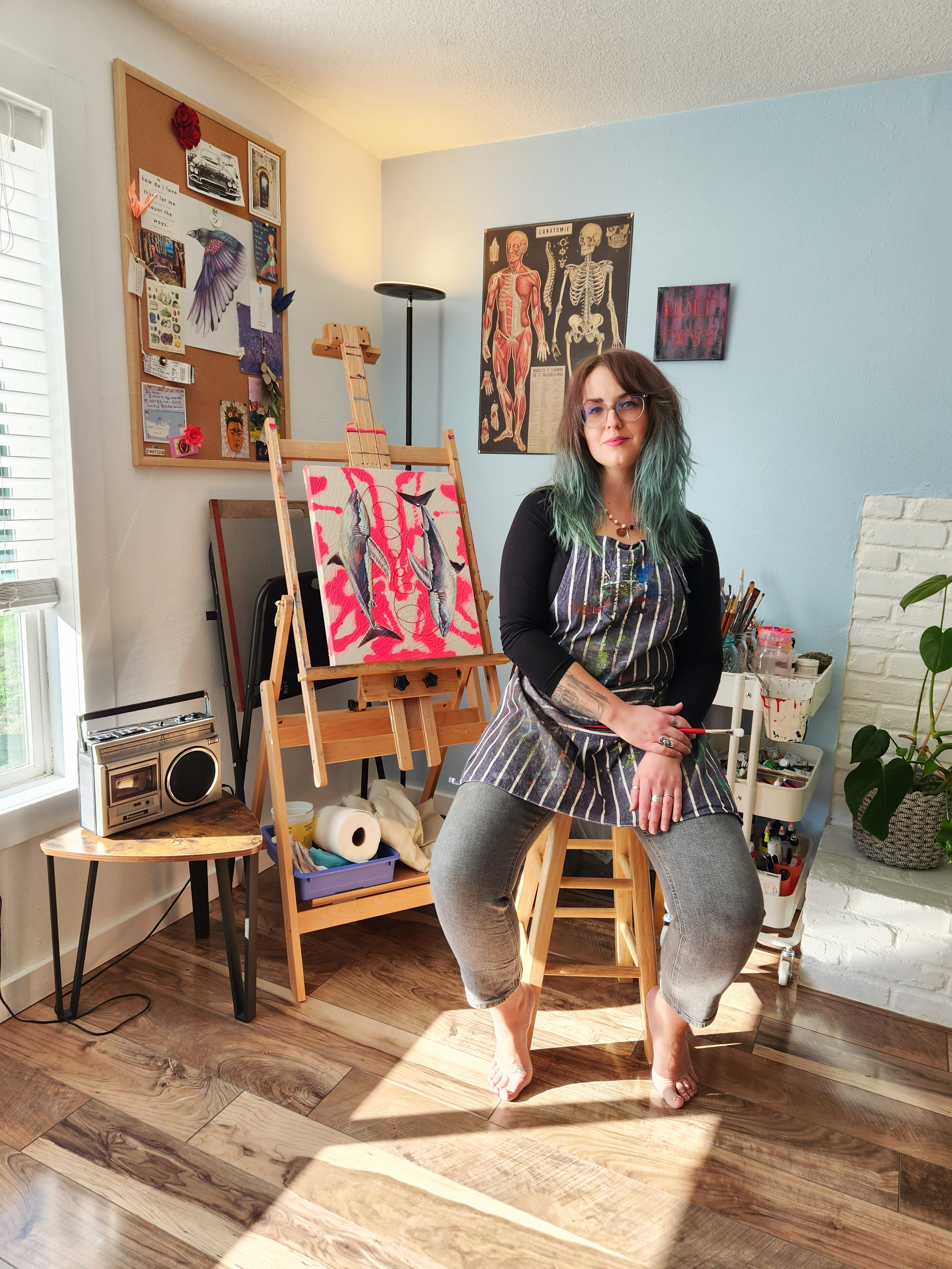 Picture of artist Sarah Lynne Hunter in her studio 