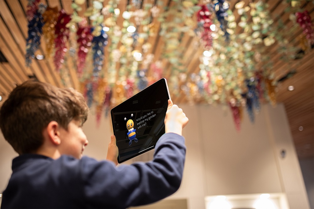 Person using app with phonic bloom